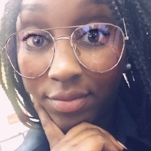 Meet your Posher, Nicole